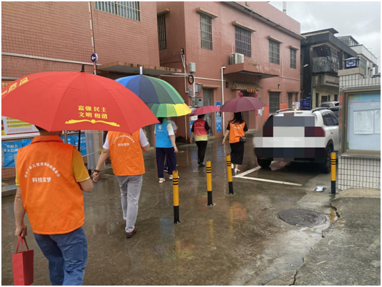 风雨无阻与爱同行,“爱心牵手计划”与“邑起共读”走进江门家庭